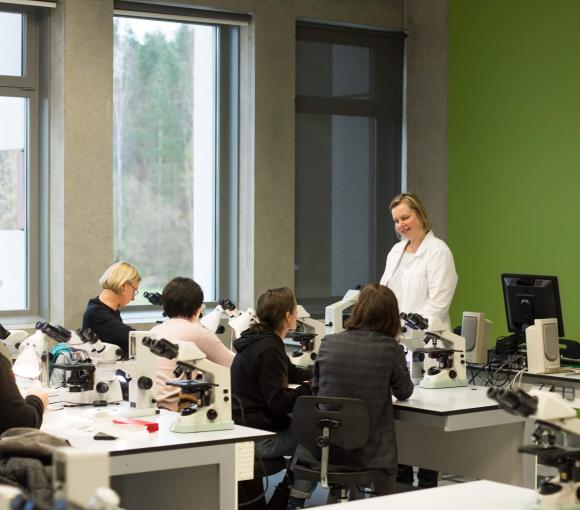 Vilniaus biologijos mokytojus kviečiame registruotis į praktinius užsiėmimus laboratorijoje